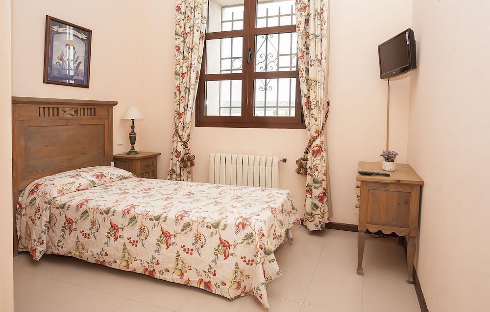 Hostal Las Paneras Avila Bagian luar foto