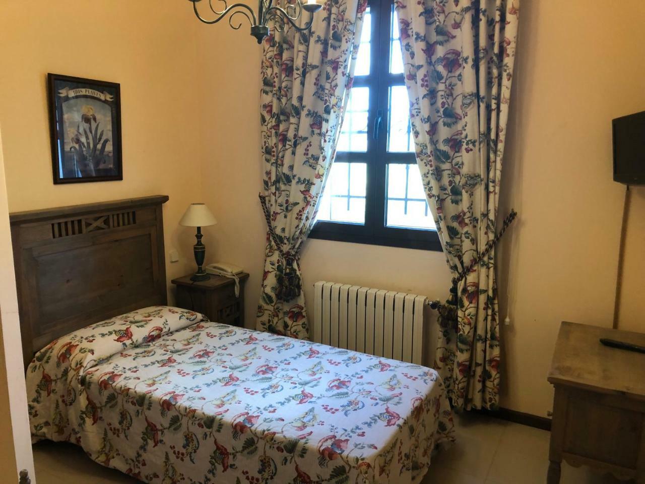Hostal Las Paneras Avila Bagian luar foto